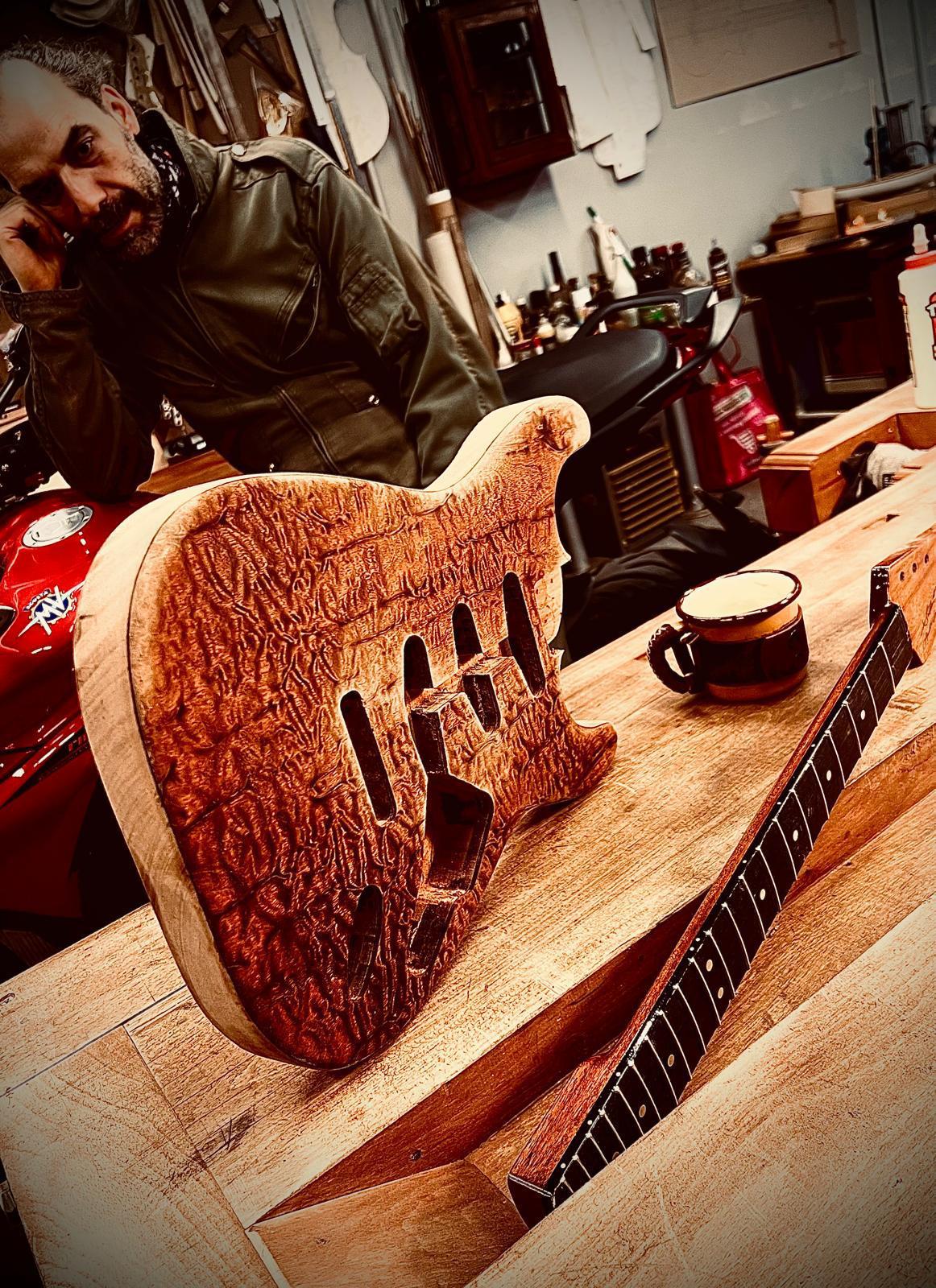 El Yapımı Gitarlar