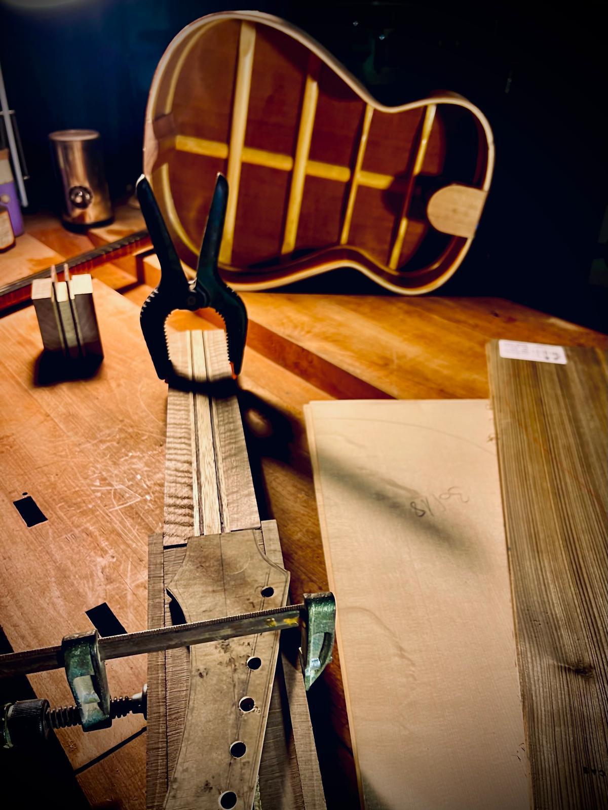 El Yapımı Gitarlar