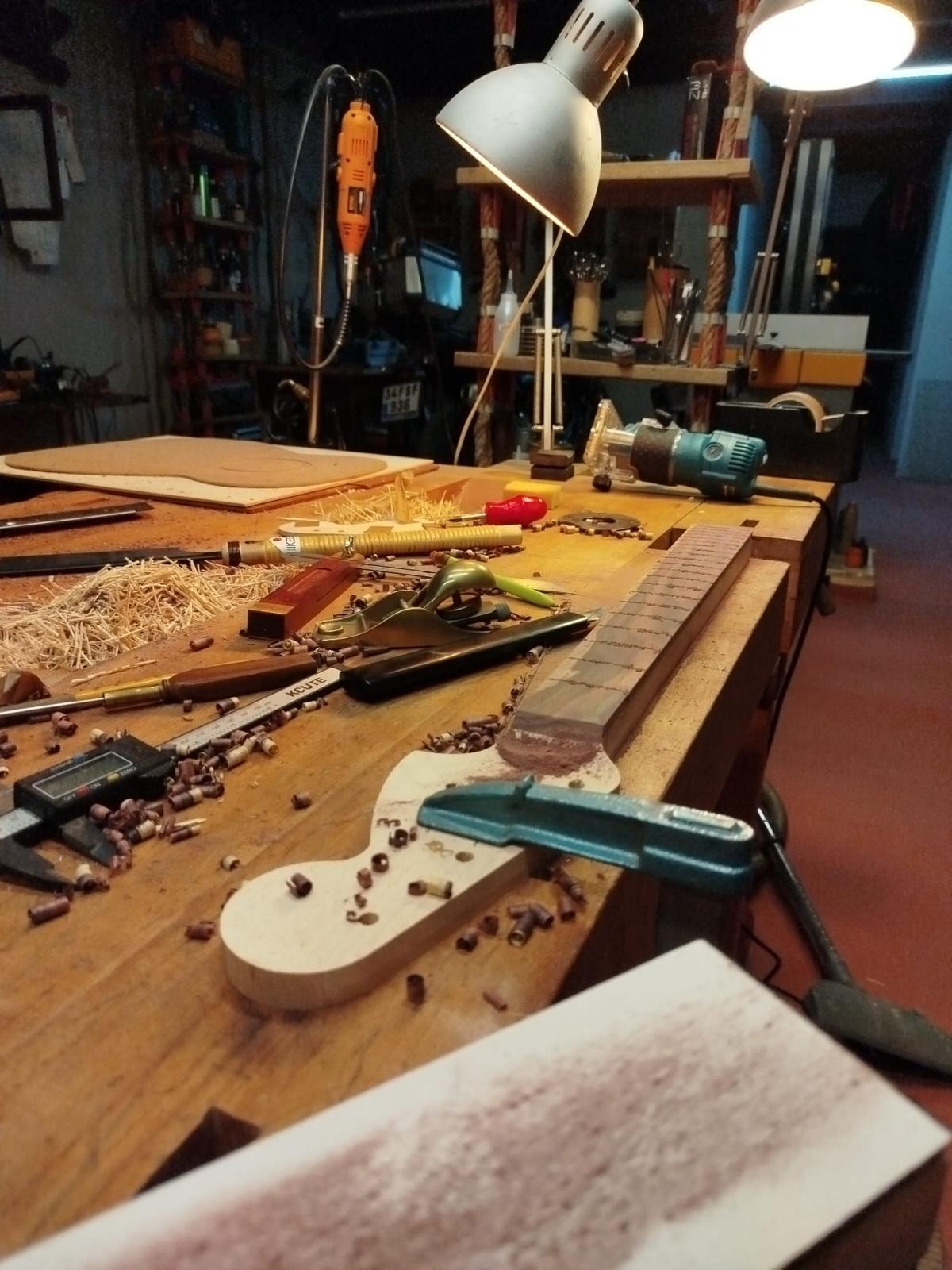 El Yapımı Gitarlar